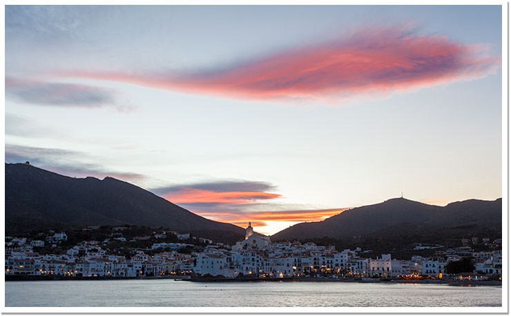 Anochece en Cadaqués